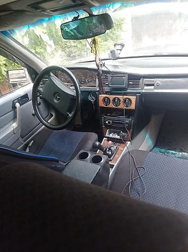 maşın satisi: Mercedes-Benz 190: 2 l | 1990 il Sedan — 1