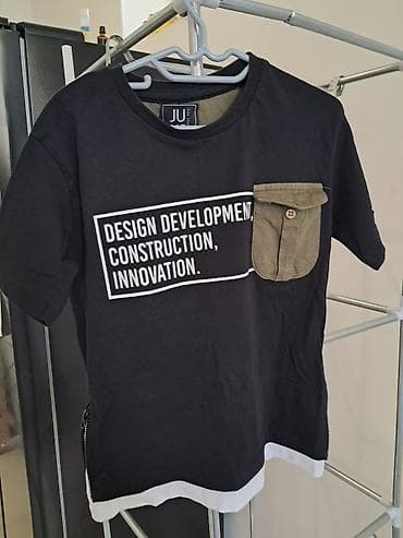 qara bodiklər: Uşaq T‑shirt dəsti – 4 ədəd - Qara T‑shirt: ön hissədə çoxrəngli şir — 5