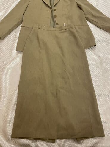 klassik qadın geyimləri: Qadın dəst – pencək və ətək - Rəng: zeytun/əsgər yaşılı - İki hissədən — 1