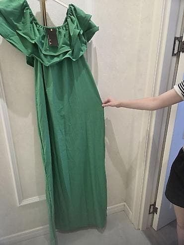 Yaşıl rəngli, uzun, off-shoulder (açıq çiyin) maxi don. - Üst hissədə — 2