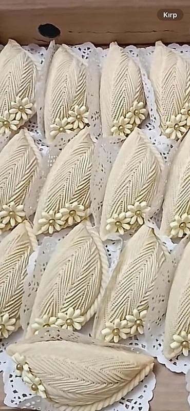 islenmis mallar: Məhsul: Ev üsulu şirniyyatlar - Şəkərbura: Xəmirə əl naxışı ilə incə — 8