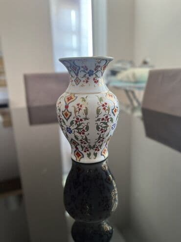 gül toxumlari: Bir vaza, Farfor — 3