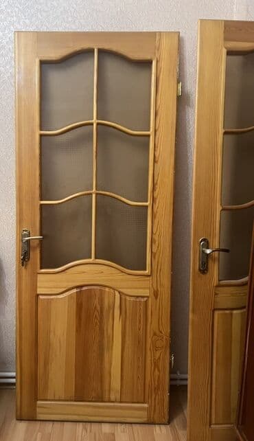 Otaq qapıları: Şam agacından hazırlanıb ev ücün uygundur cox yaxşı vəziyyətdədir hec