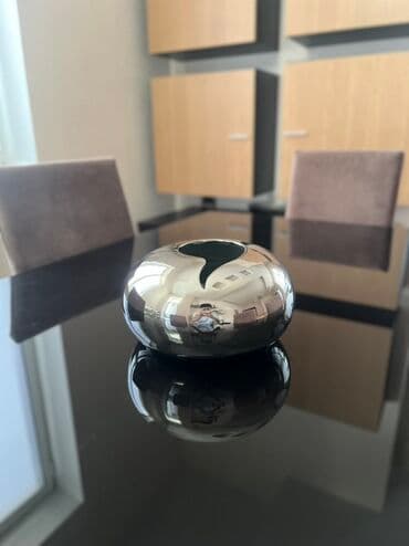 gül toxumlari: Bir vaza, Metal — 3