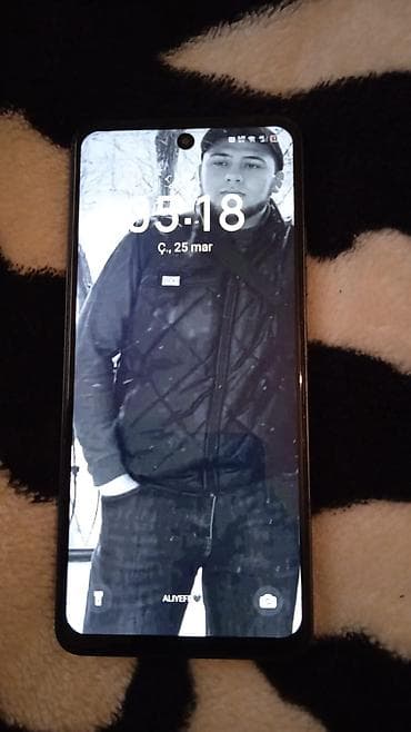 philips xenium 9@9z: Tecno Spark, 256 GB, rəng - Qara, Barmaq izi — 3