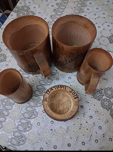 tebii daşlar: Bambukdan hazırlanmış suvenir dəst - Tərkib: 2 böyük qulplu krujka, 2 — 1