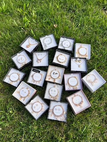 kişilər üçün trusu dəsti: GUESS brendinə aid zərgərlik aksesuarları dəsti kolleksiyası. - — 8