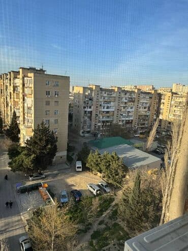 9 ci mikrorayon satilan evler: Bakı, Köhnə Günəşli, 2 otaqlı, Köhnə tikili, m. Əhmədli, 60 kv. m — 17