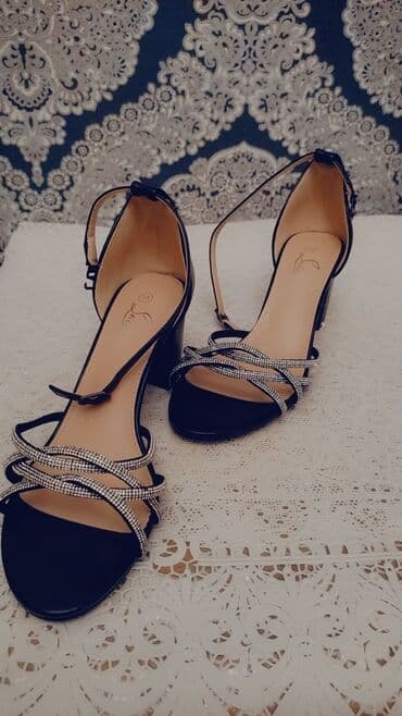 Ölçü: 38, rəng - Qara, Yeni