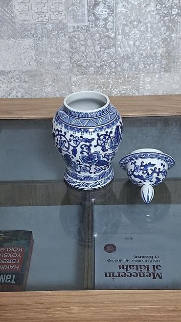 qab gülleri: Bir vaza, Keramika — 2