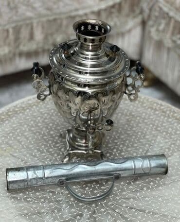 самовар: Klassik metal samovar – dekorativ naxışlı gövdə və parlaq xrom/nikel — 1