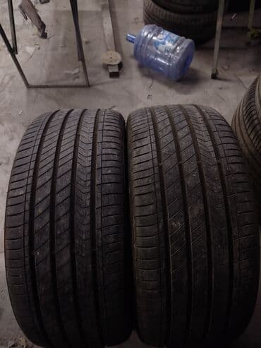 uc təkərli: Şin Kumho 245 / 40 / R 19 — 1