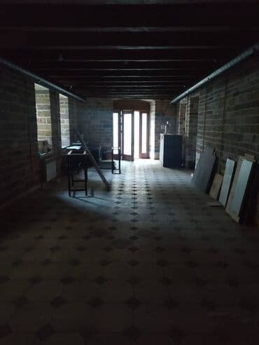 аренда сто: Səbail rayonu içəri şəhər metrosuna yaxın,sahəsi 100 kv/m olan, 1 — 4