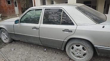 ford transit v184: Mercedes-Benz E 220: 2.2 l | 1993 il Sedan — 1