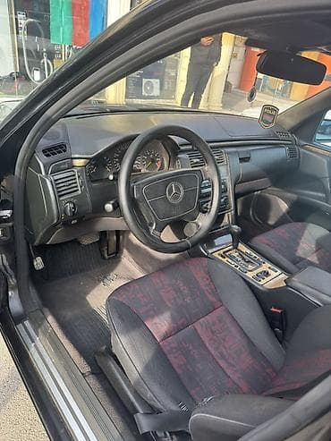 Mercedes-Benz E-Class: 2.4 l | 1998 il Sedan — 9