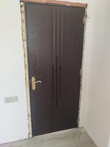 Qapi 3 eded cercive zamok var Hündürlüyü 2.05 Eni 90 Qiyməti birlikde