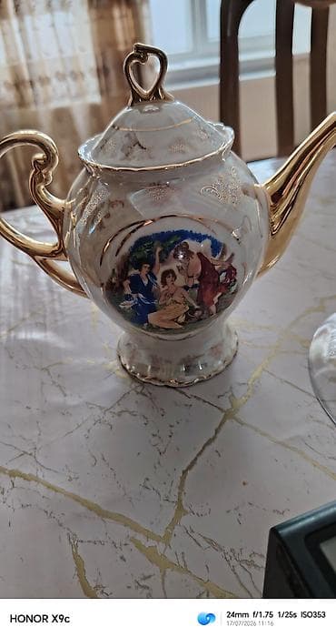 Ev və bağ: Porseleyn çaydan – klassik bəzəkli, qızılı detallı - Material: parlaq — 2