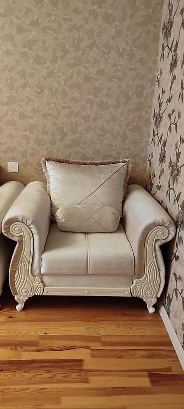 islenmis divan: Klassik üslubda 3-lü divan və 2 ədəd kreslodan ibarət dəst - Rəng — 2