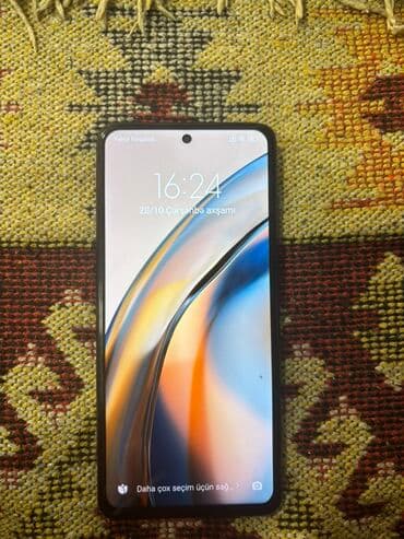 prastoy telfon: Məhsul: Mavi rəngli smartfon Xüsusiyyətlər və dizayn: - Korpus — 5