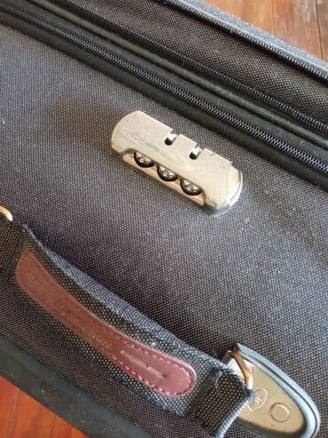 купить чемодан на колесах: Tünd boz rəngli, şaquli zolaqlı çamadan. Çamadanın yuxarı hissəsində — 6