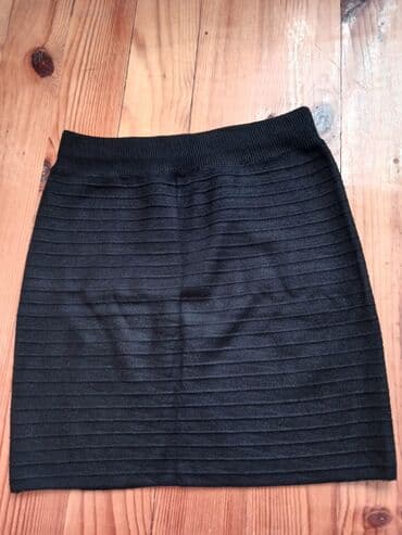 Qara mini yubka. uzunlugu 38 sm - Model: düz kəsimli, bədənə oturan