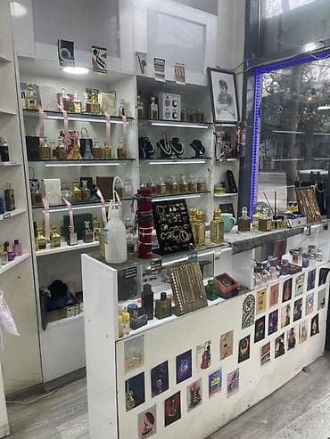 Elanı diqqetli oxuyun ….Vitrinde Yer icareye verilir. El işleri