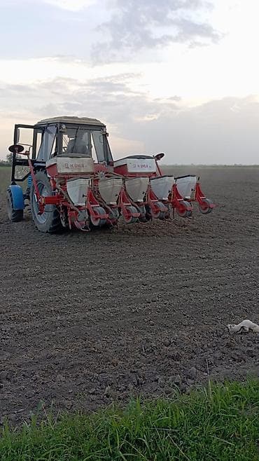 Məhsul: Belarus MTZ 892 traktor Traktirin arxasinda 5 cergeli semisqa — 2