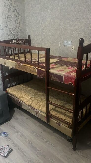 işlənmiş tək nəfərlik çarpayı: Oğlan və qız üçün, İşlənmiş, Çarpayı, Matras ilə, Siyirməsiz, Taxta — 2