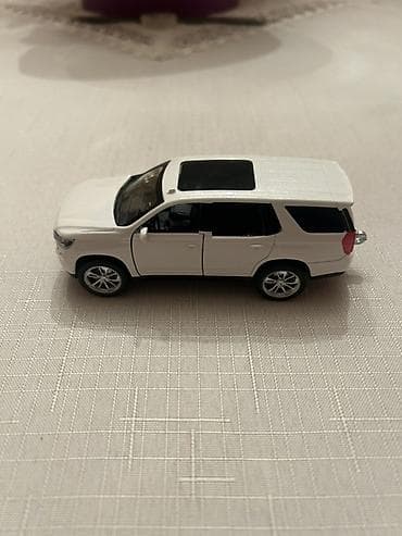 pa 1: Ağ rəngli metal oyuncaq SUV model avtomobil - Marka/model detayı — 2
