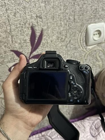 Canon EOS 600D DSLR fotoaparat dəsti - Korpus: Canon EOS 600D (APS‑C