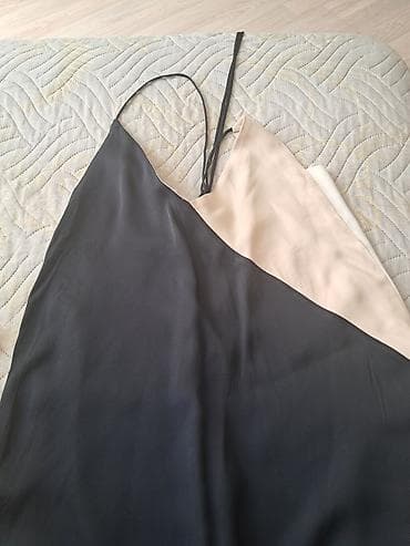 Qadın geyim dəsti - Saten slip paltar: nazik qayışlı, V-kəsimli. Qara — 2