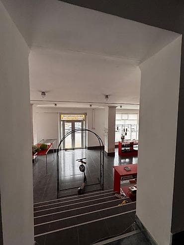 yasil derede kiraye evler: Mərkəzdə 570 kv. obyekt təcili satılır - İki mərtəbəli fasadlı, iri — 9