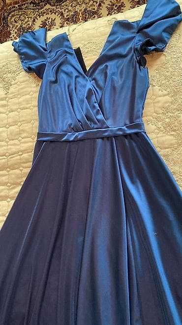 Saten gecə donu – lacivərd/mavi tonlarda, parlaq atlas fakturalı