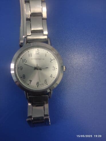 Saat kəmərləri: Sovet istehsalı qadin elektron qol saatı əcəmi metrosunun yanina — 1