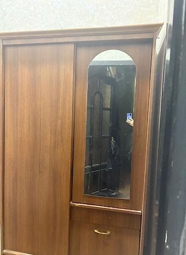 cerez: Güzgülü asılqanlı-dolab HECH BIR PROBLEMI YOXDUR. SADECE QULPLARI — 2