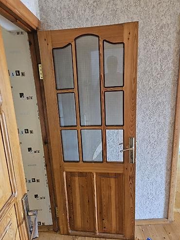 Taxta şüşəli otaq qapıları - Material: təbii ağac (şam teksturası)