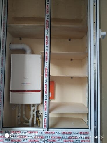 balkon şkaf: Balkon üçün plastik şkafların yığılması və quraşdırılması Ağ rəngdə 90 — 3