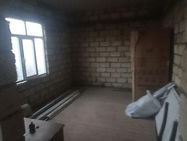 Гаражи: Satılır: həyət evi (Ünvan)Bərdə Rayon Lək Kənd bələdiyə ilə üzbəüz 2 — 4