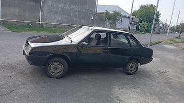 LADA Samara (VAZ 21099) – sedan, qara rəng. Xüsusiyyətlər: - Kuzov: 4