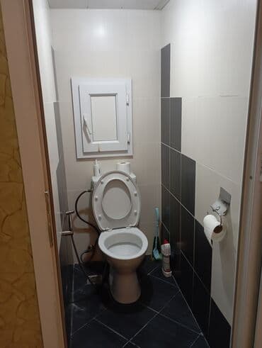 Гаражи: Mənzil – 2 otaqlı, tam mebellidir. - Geniş zal: künc divan, TV stendi — 7