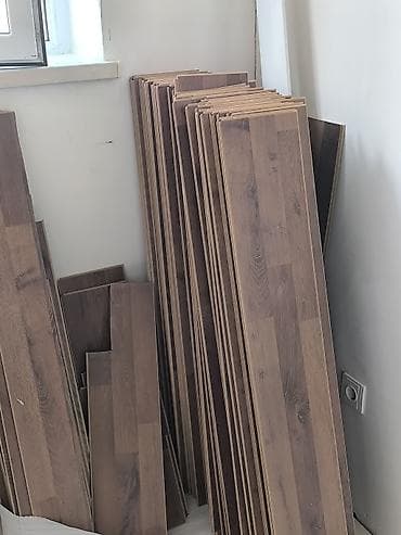 odun: Qəhvəyi odun fakturalı döşəmə laminatı - Material: Laminat panellər - — 1