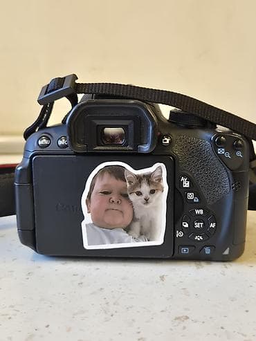 mini pc: Canon EOS 700D DSLR fotoaparat + Canon Zoom Lens EF‑S 18–55mm — 3