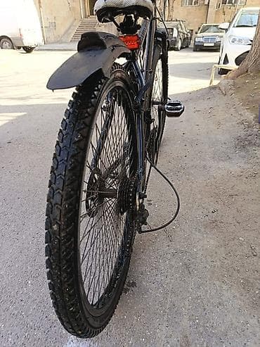 velosipet peredok: Şəhər/trek tipli universal velosiped – tam qara dizayn Xüsusiyyətlər — 4