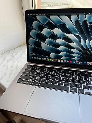 komputer ekran şəkilləri yüklə: Apple MacBook Pro noutbuku. MacBook Pro 13-inch 8GB unified memory — 2