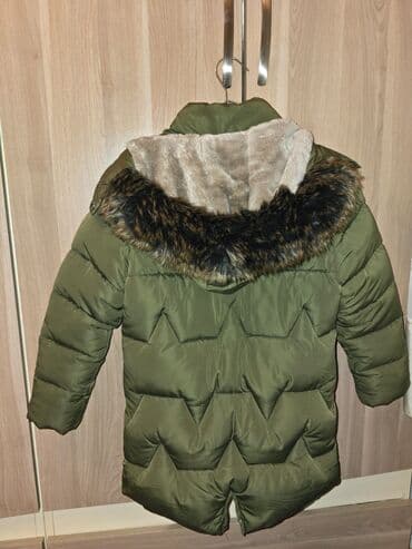 uşaq ağ krossovkaları: Uşaq kurtqası əla vəziyyətdə. 5 - 8 yaş oğlan üçün. Papağıda var. Əla — 3