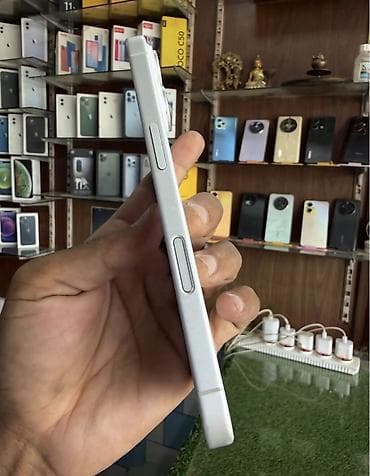 telefon iphone 16: IPhone 16, 128 GB, Ağ, Zəmanət, Simsiz şarj, Face ID — 9