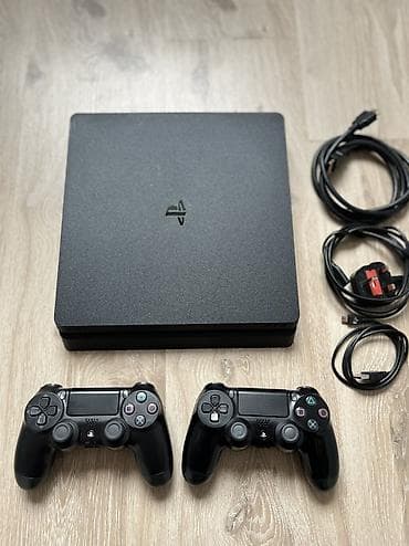 Playstation 4 Slim model 500 GB yaddaş çox ideal vəziyyətdə heç bir