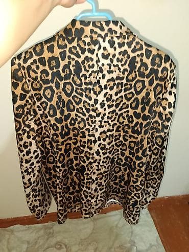 qara yubka: Leopard naxışlı qadın blezeri - Dizayn: Parlaq leopard print, klassik — 2