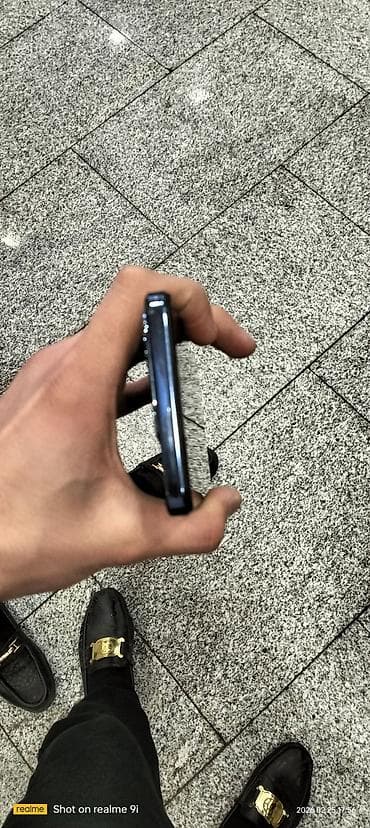 canon eos 7d: Smartfon – şüşəparıltılı tünd mavi/göy arxa panel, böyük kvadrat — 5