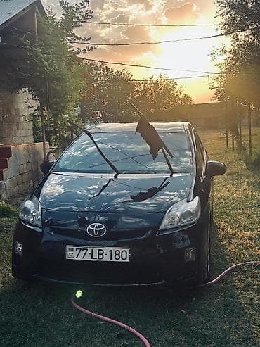priora qapı: Toyota Prius: 1.8 l | 2011 il Hetçbek — 2